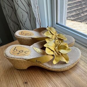 BORN Yellow Flower Sandals 6